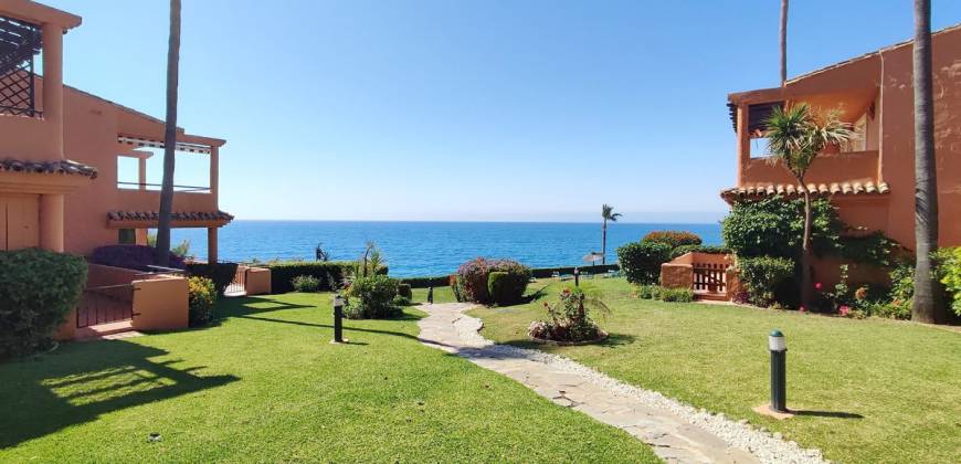 Espléndido chalet pareado en primera línea de playa