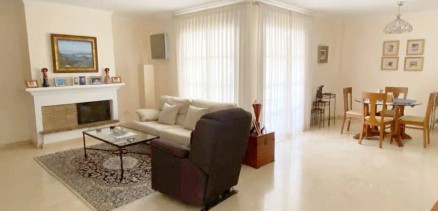 Spacious and bright apartment in El Paraíso area