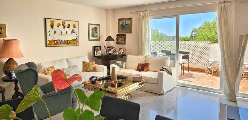 Magnífico apartamento en urbanización cerrada en Atalaya – Diana Park