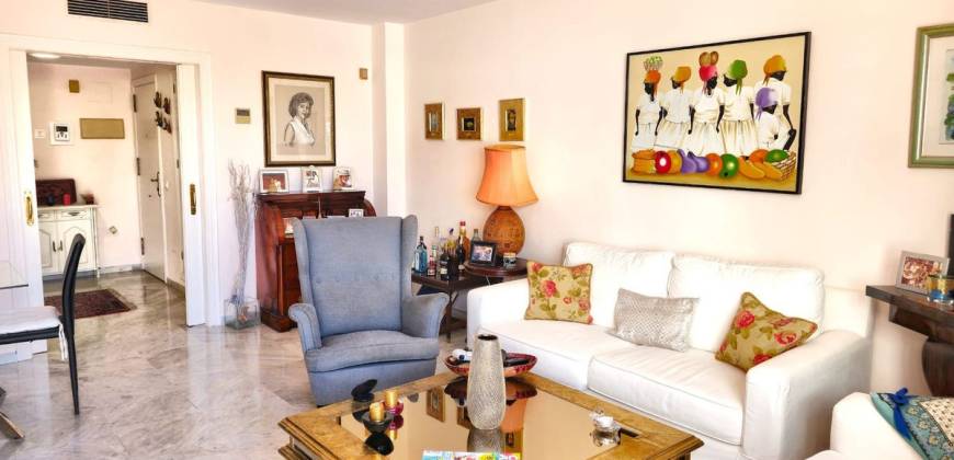 Magnífico apartamento en urbanización cerrada en Atalaya – Diana Park