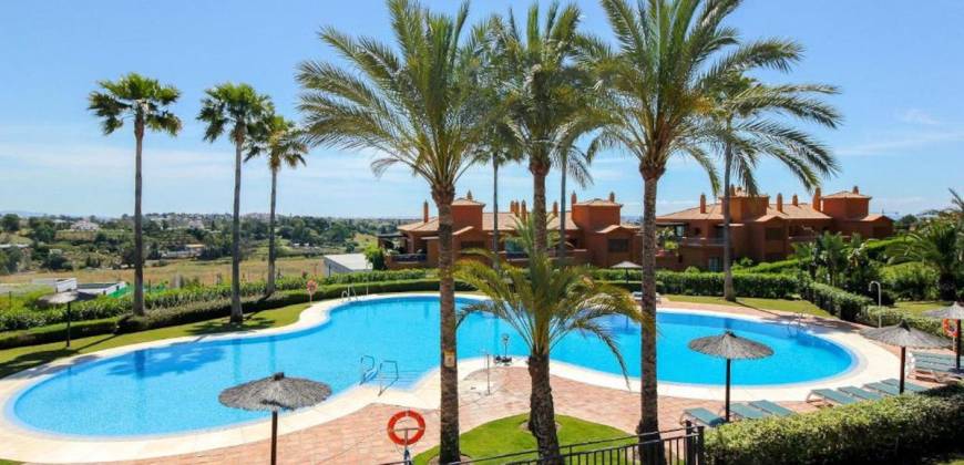 Penthouse with golf, sea and mountain views in Benahavís