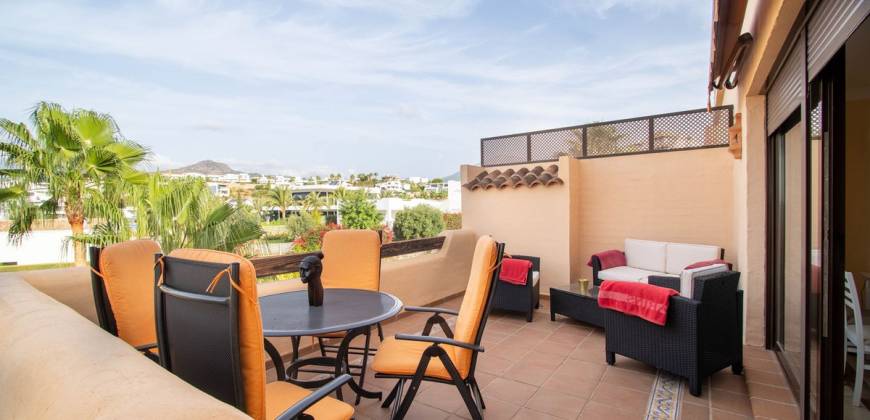 Penthouse with golf, sea and mountain views in Benahavís