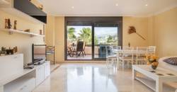 Penthouse with golf, sea and mountain views in Benahavís