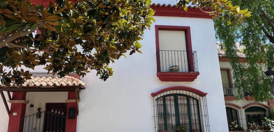 Magnifica casa adosada ubicada en Cancelada