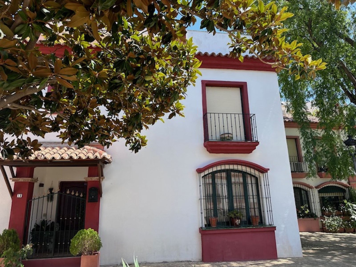 Magnifica casa adosada ubicada en Cancelada