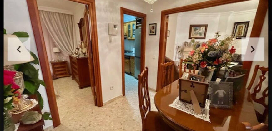 Edificio de 2 viviendas + 1 local comercial