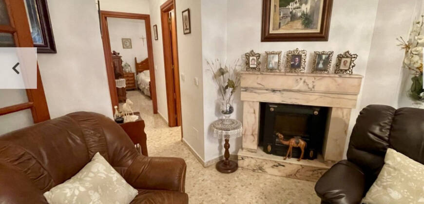 Edificio de 2 viviendas + 1 local comercial