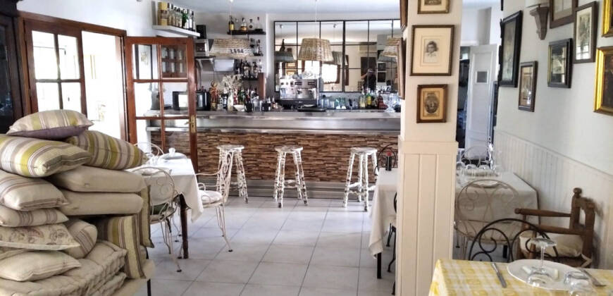 Fantástica villa independiente con negocio de restauración