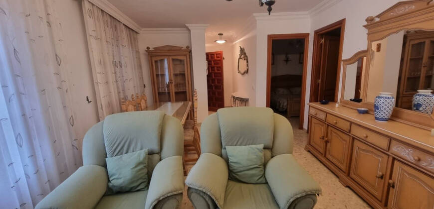 Edificio de 2 viviendas + 1 local comercial