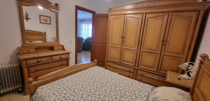 Edificio de 2 viviendas + 1 local comercial