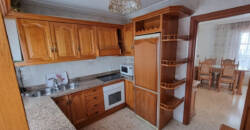 Edificio de 2 viviendas + 1 local comercial