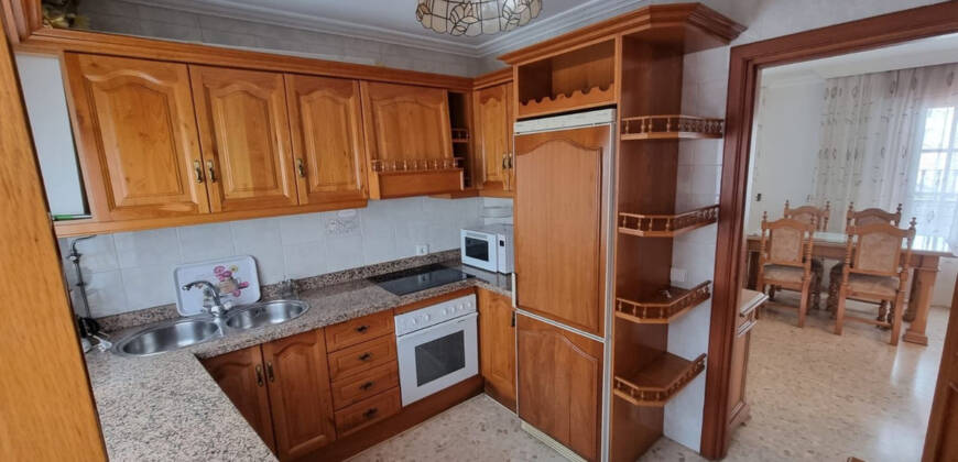 Edificio de 2 viviendas + 1 local comercial