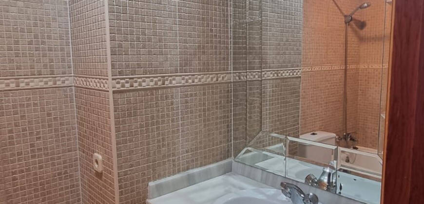 Edificio de 2 viviendas + 1 local comercial