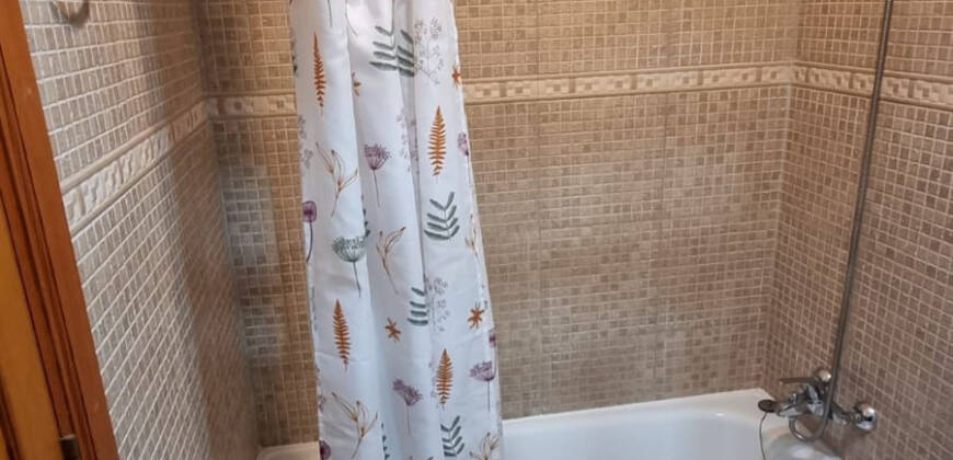 Edificio de 2 viviendas + 1 local comercial