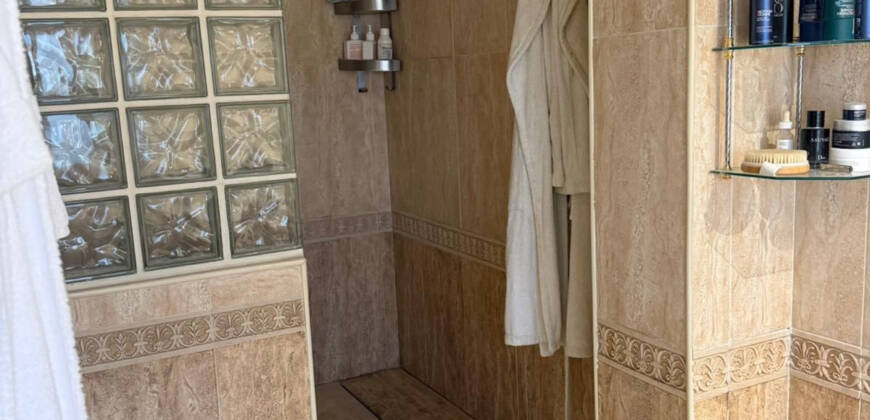 Townhouse in the Atalaya area