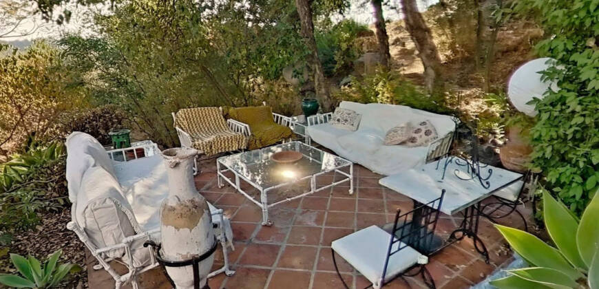 Spectacular villa in New Golden Mile